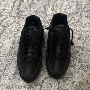 Nike Black Athletic Shoes Sleek Design